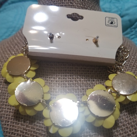 CAROLE Yellow Rose Earring and Necklace - Picture 8 of 8